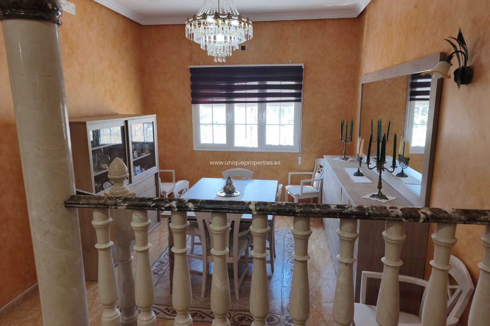 Herverkoop - Villa -
Seron