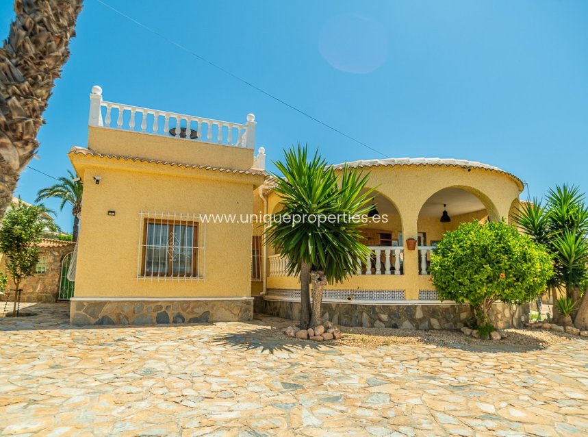 Herverkoop - Villa -
Torrevieja - La Siesta