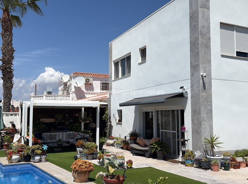 Herverkoop - Villa -
Torrevieja - Torreta - Florida
