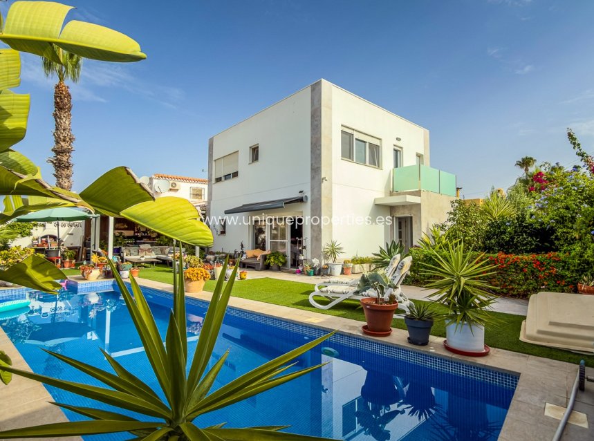 Herverkoop - Villa -
Torrevieja - Torreta - Florida
