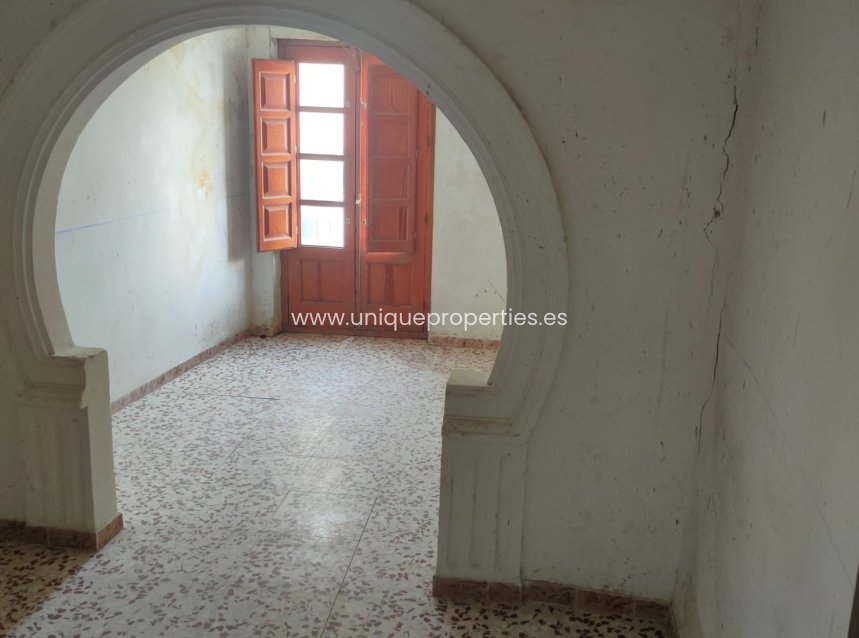 Herverkoop - Village House -
Arboleas