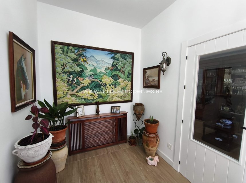 Herverkoop - Village House -
Baza
