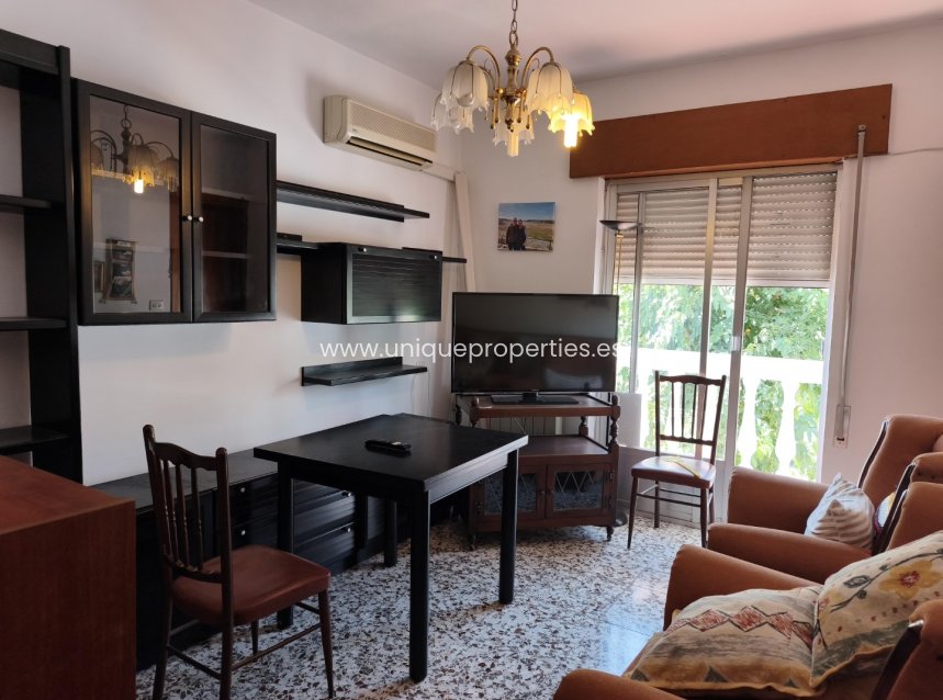 Herverkoop - Village House -
Baza