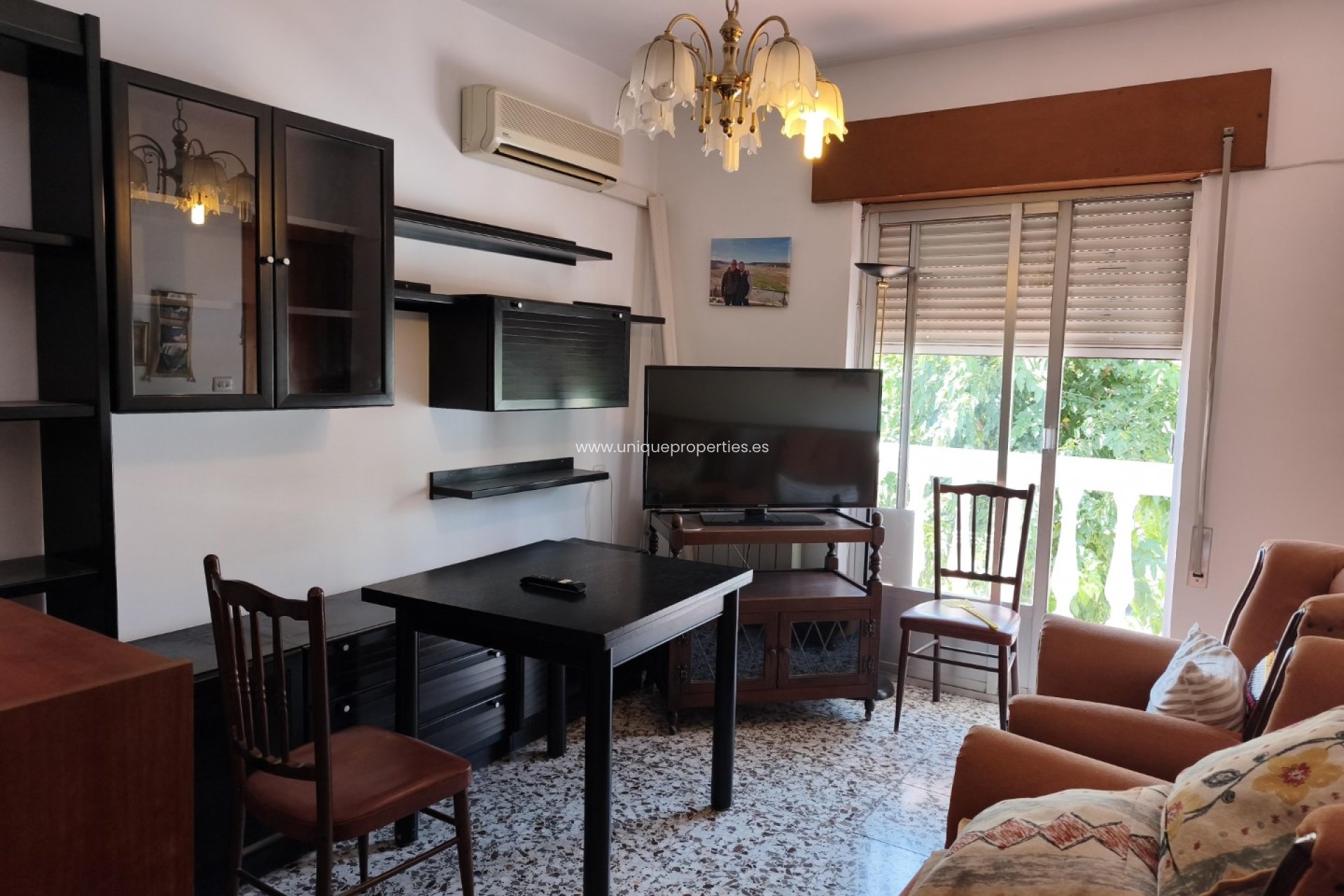Herverkoop - Village House -
Baza