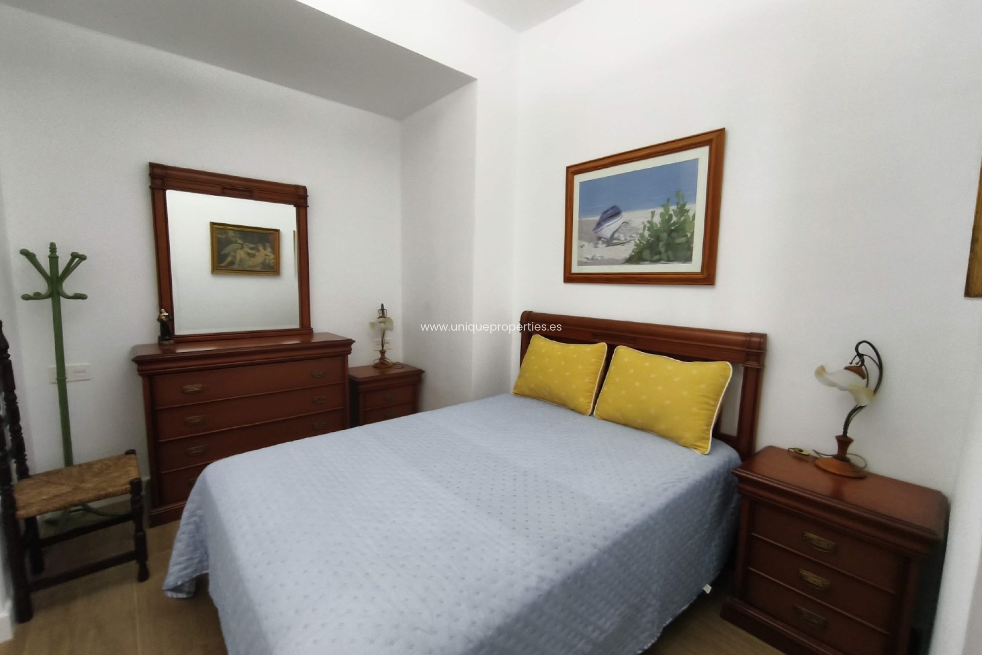 Herverkoop - Village House -
Baza