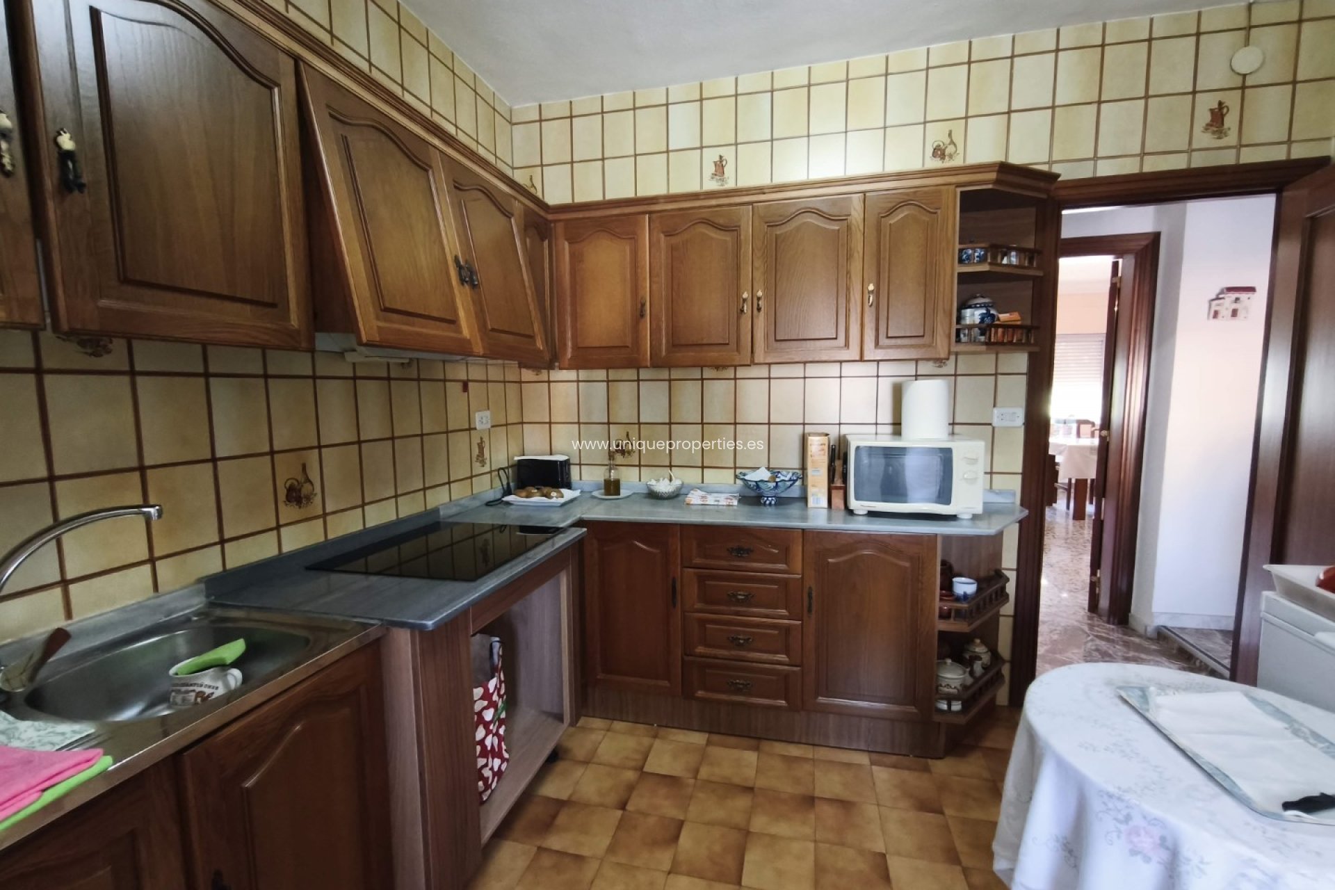 Herverkoop - Village House -
Baza