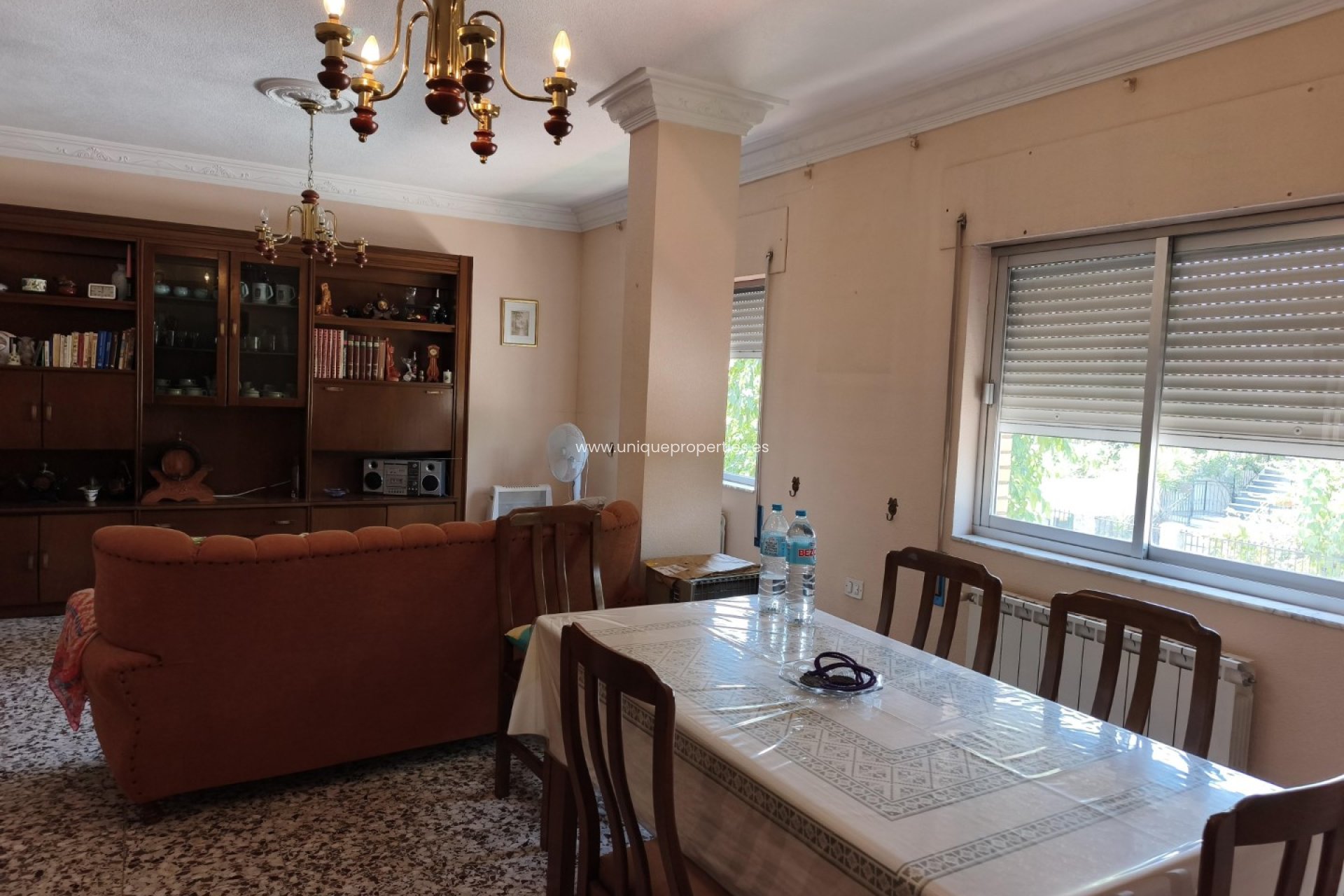 Herverkoop - Village House -
Baza