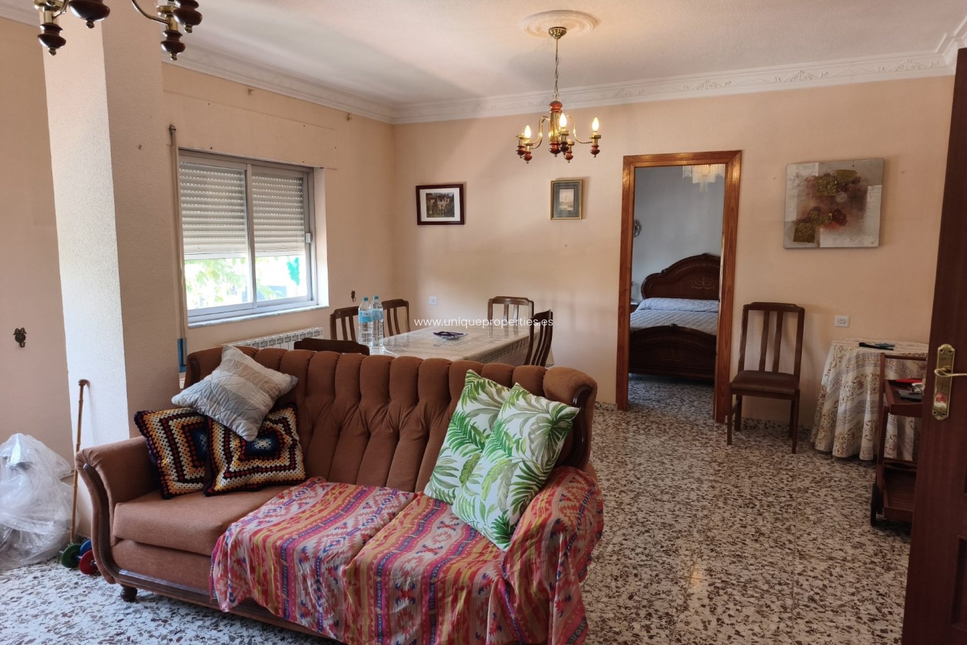 Herverkoop - Village House -
Baza