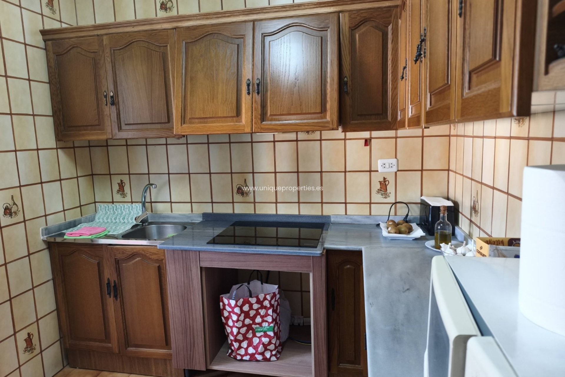 Herverkoop - Village House -
Baza