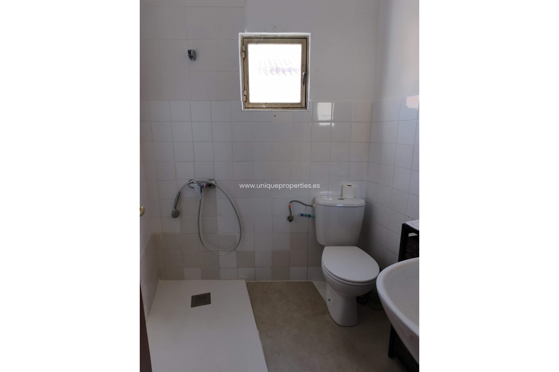Herverkoop - Village House -
Baza