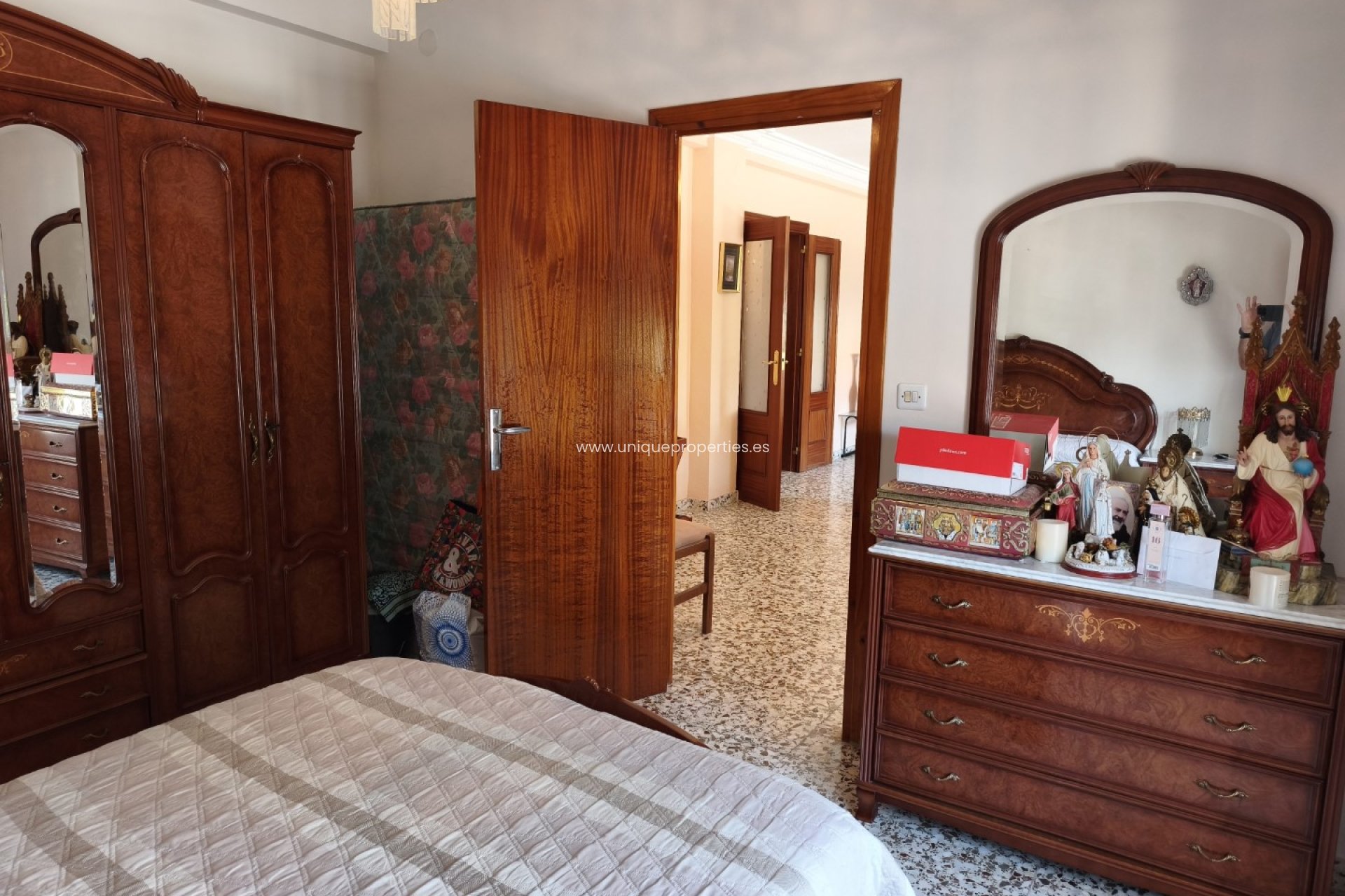 Herverkoop - Village House -
Baza