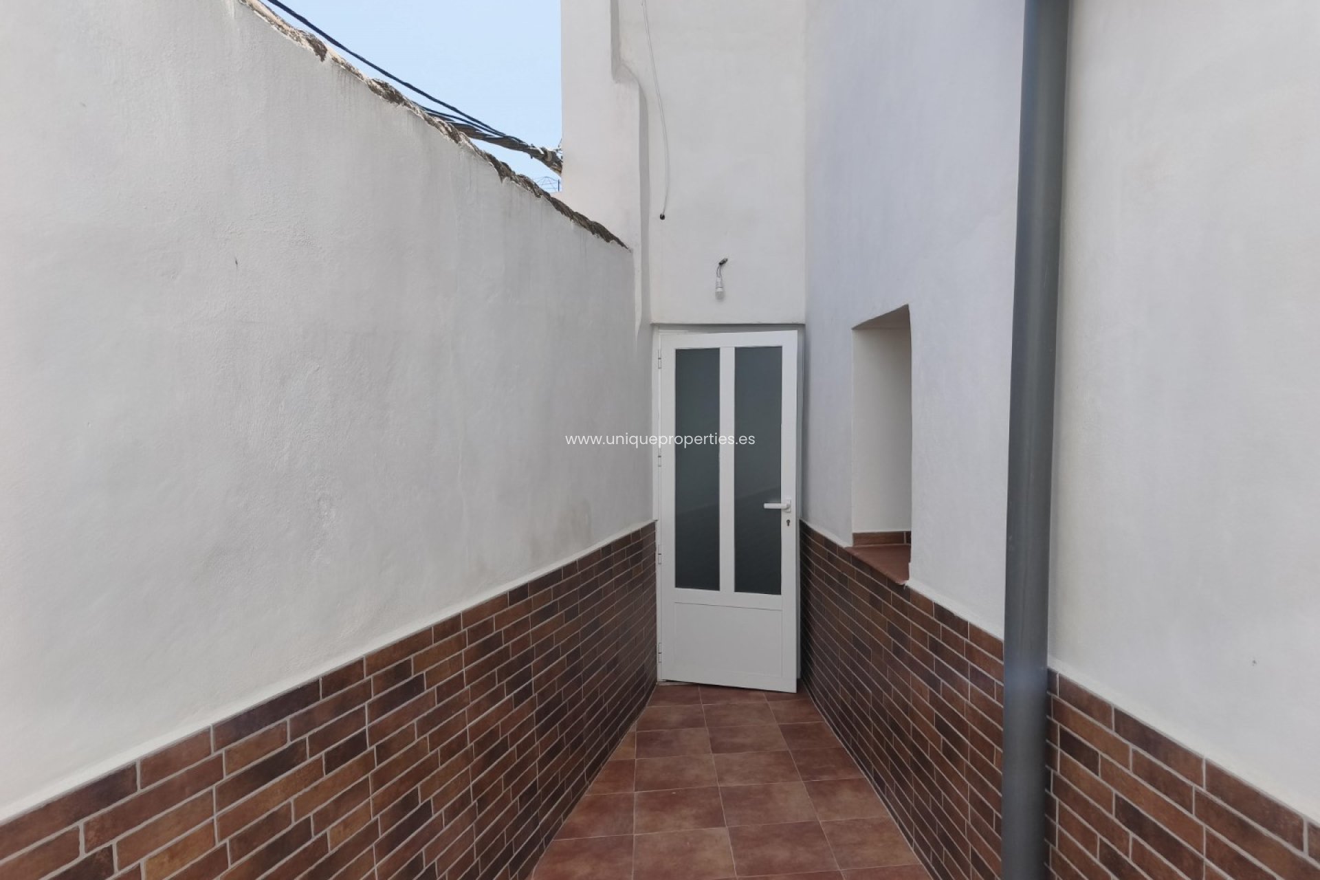 Herverkoop - Village House -
Baza