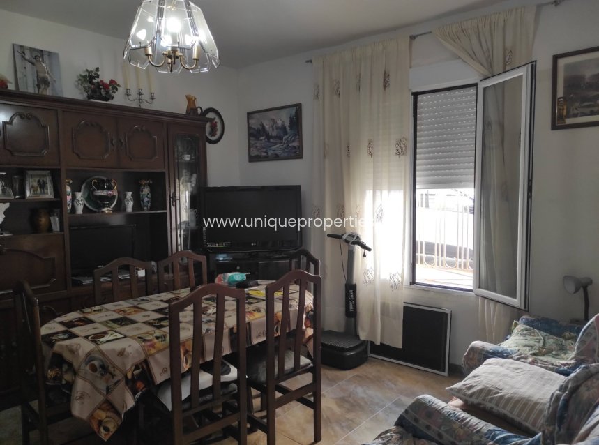 Herverkoop - Village House -
Caniles