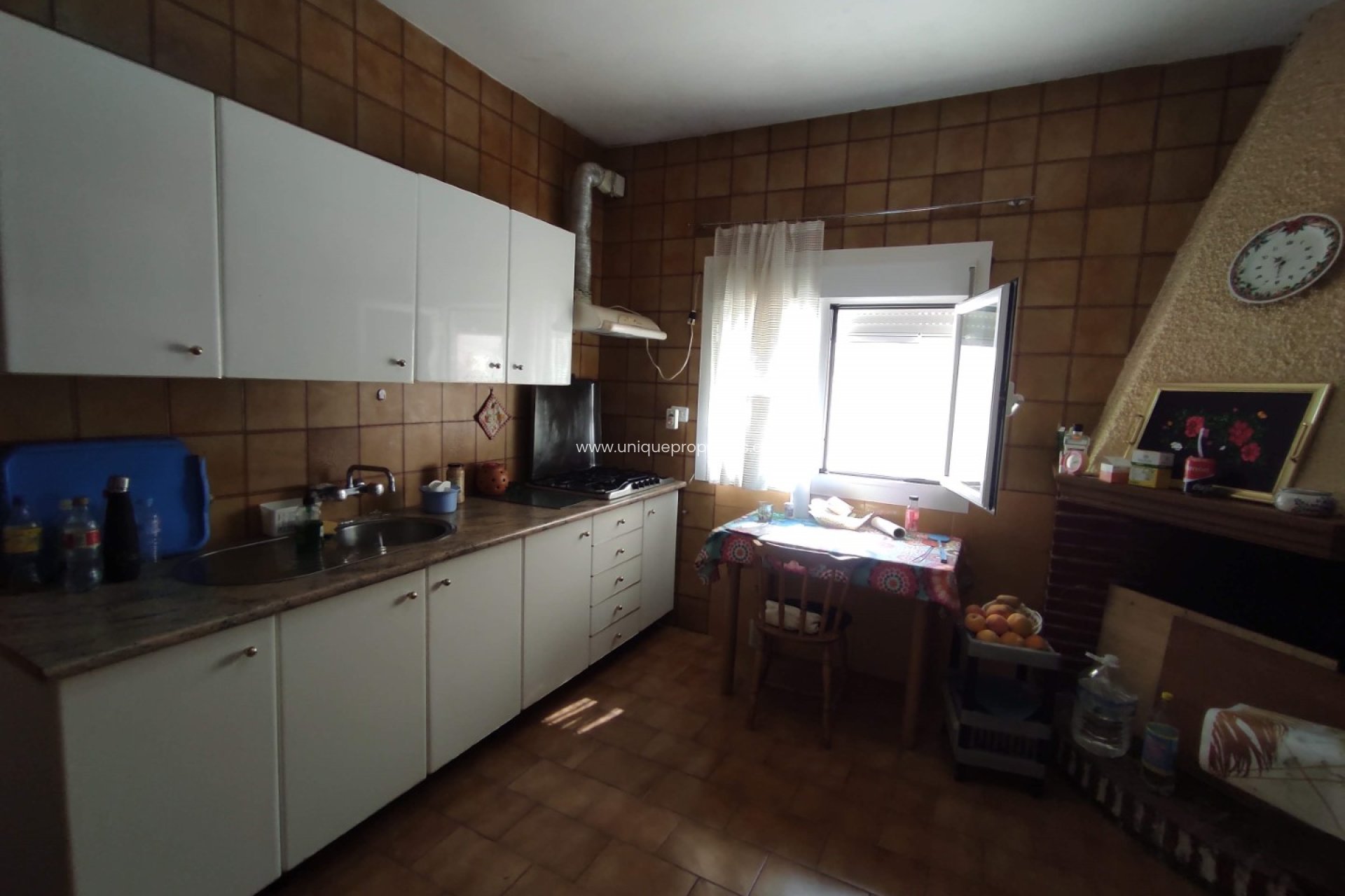Herverkoop - Village House -
Caniles