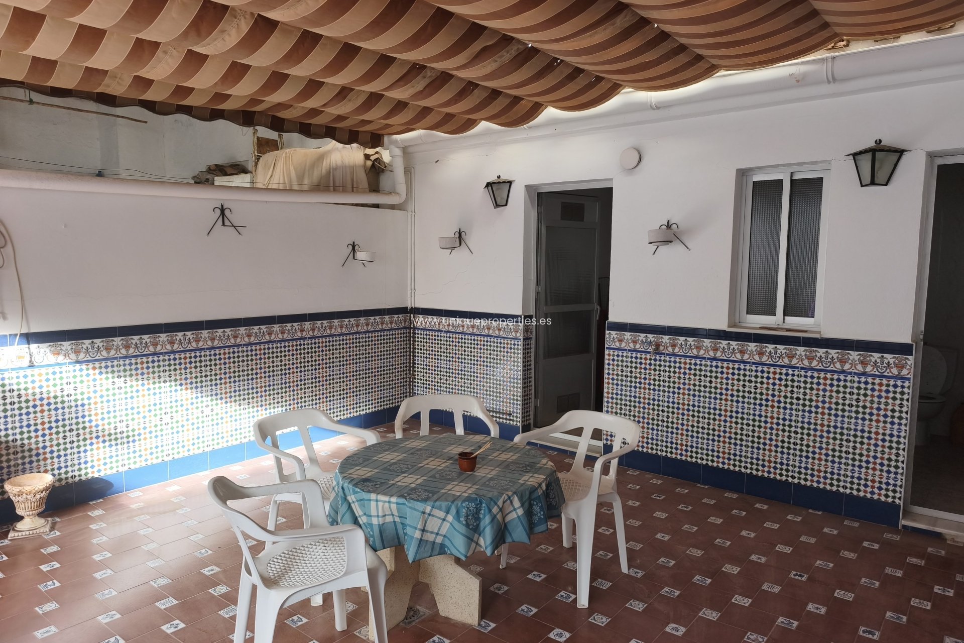 Herverkoop - Village House -
Caniles