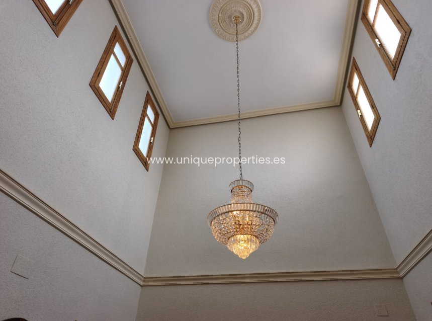 Herverkoop - Village House -
Caniles