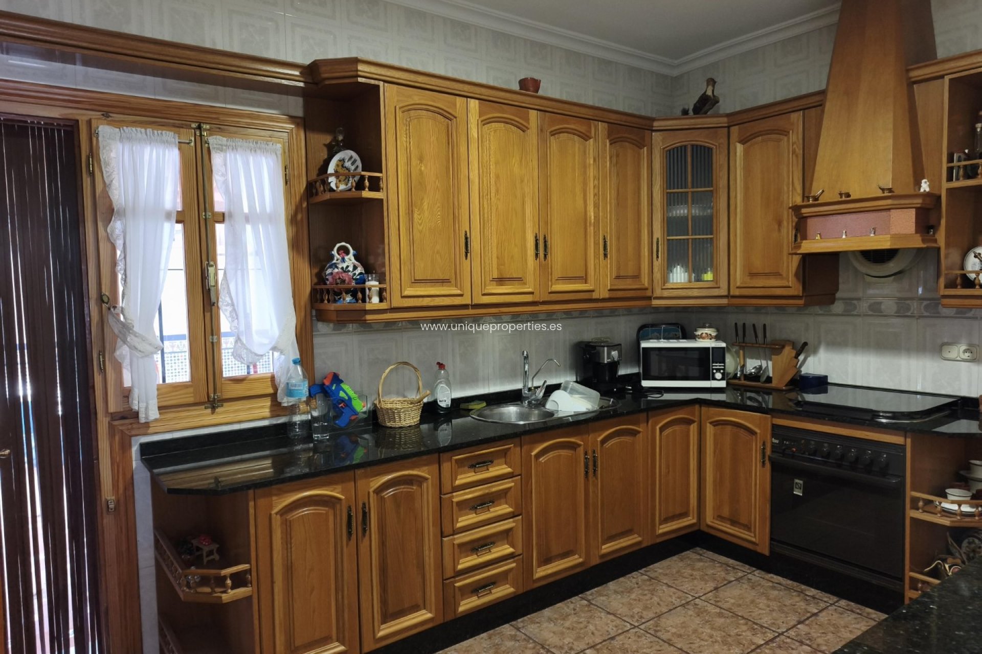 Herverkoop - Village House -
Caniles