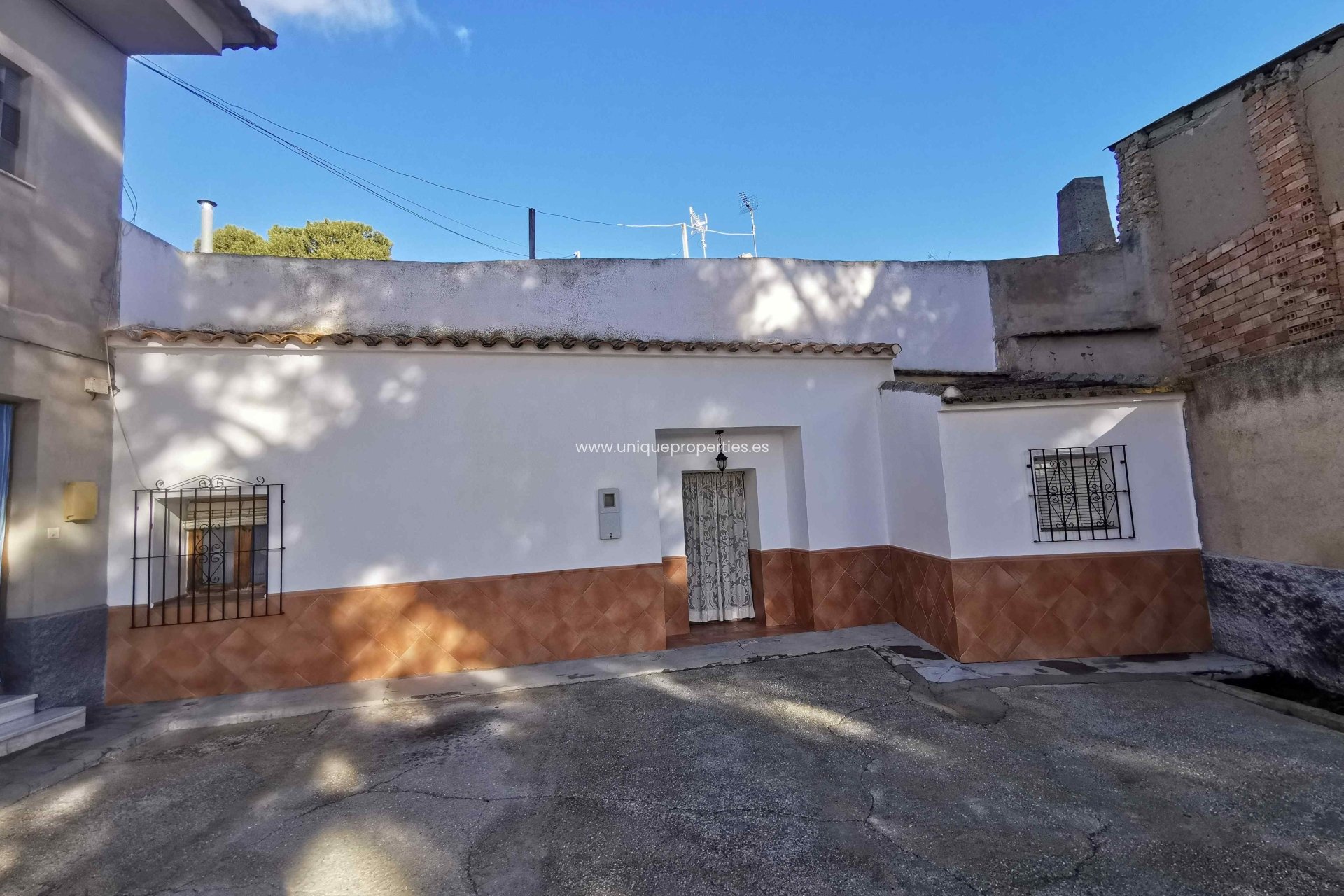 Herverkoop - Village House -
Cortes de Baza