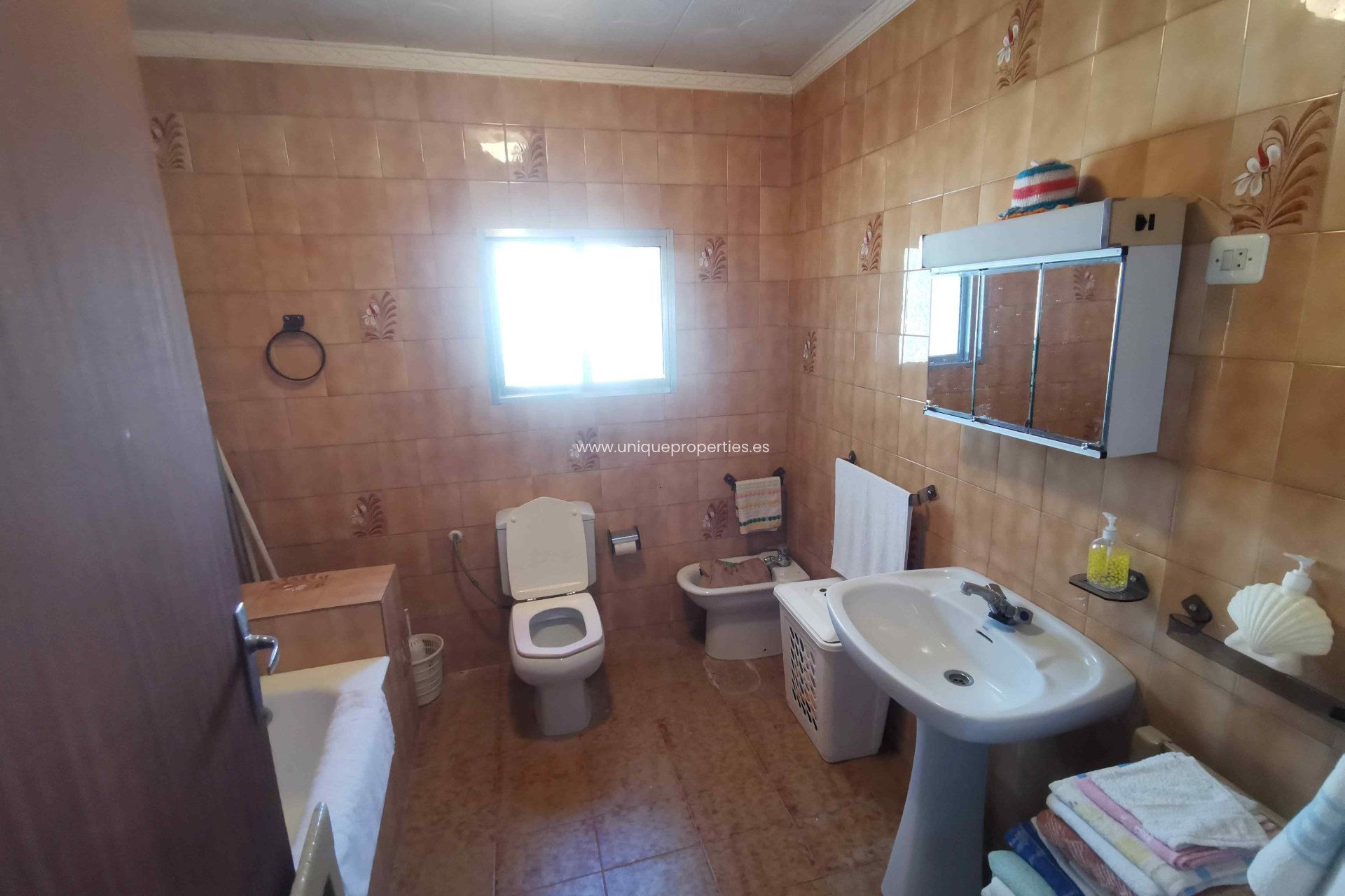 Herverkoop - Village House -
Cortes de Baza