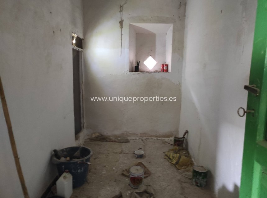 Herverkoop - Village House -
Cortes de Baza