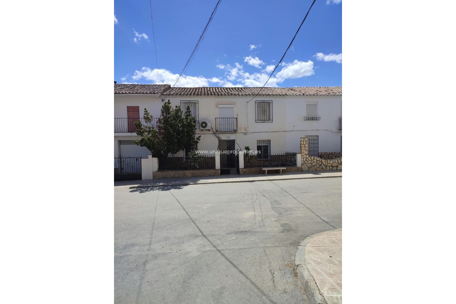 Herverkoop - Village House -
Cortes de Baza