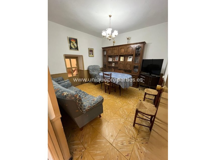 Herverkoop - Village House -
Cortes de Baza