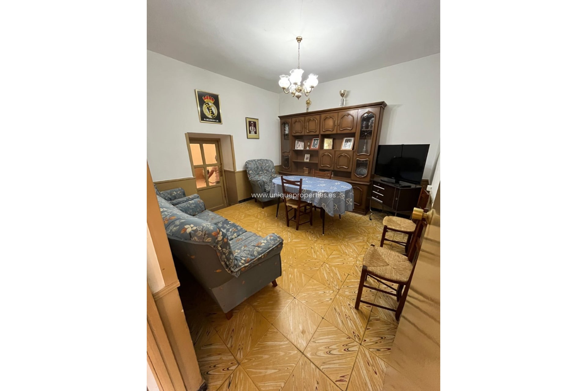 Herverkoop - Village House -
Cortes de Baza