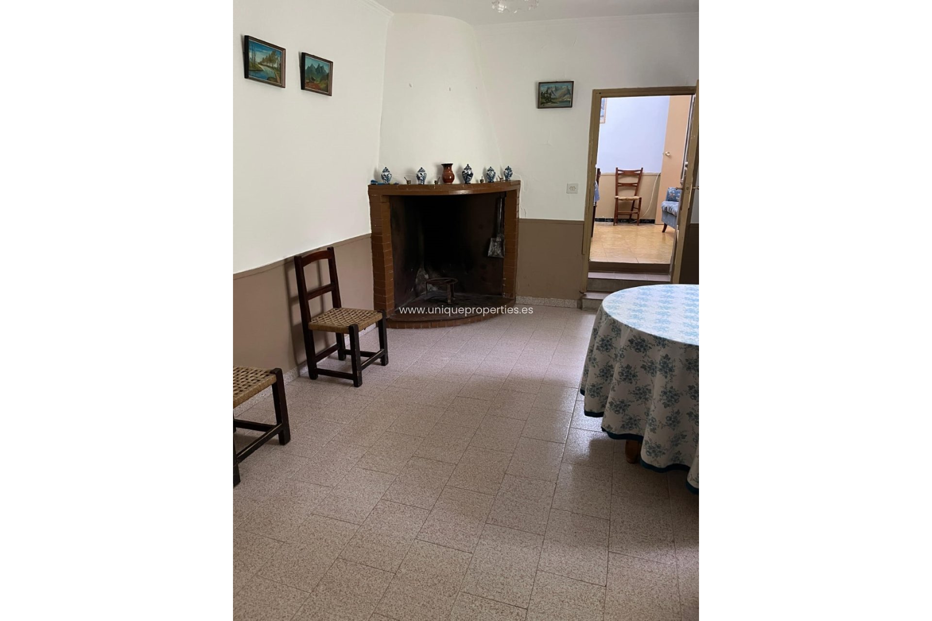 Herverkoop - Village House -
Cortes de Baza