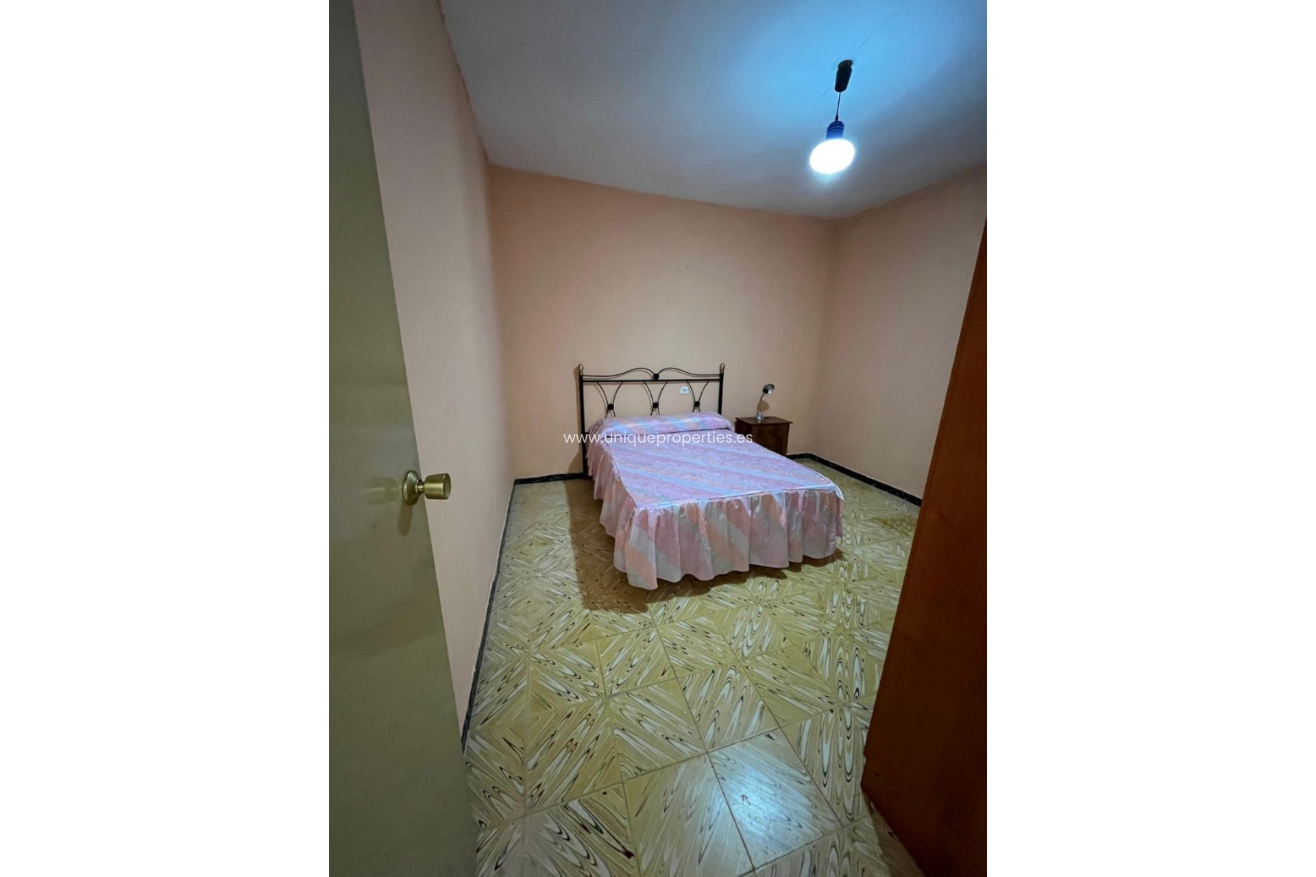 Herverkoop - Village House -
Cortes de Baza