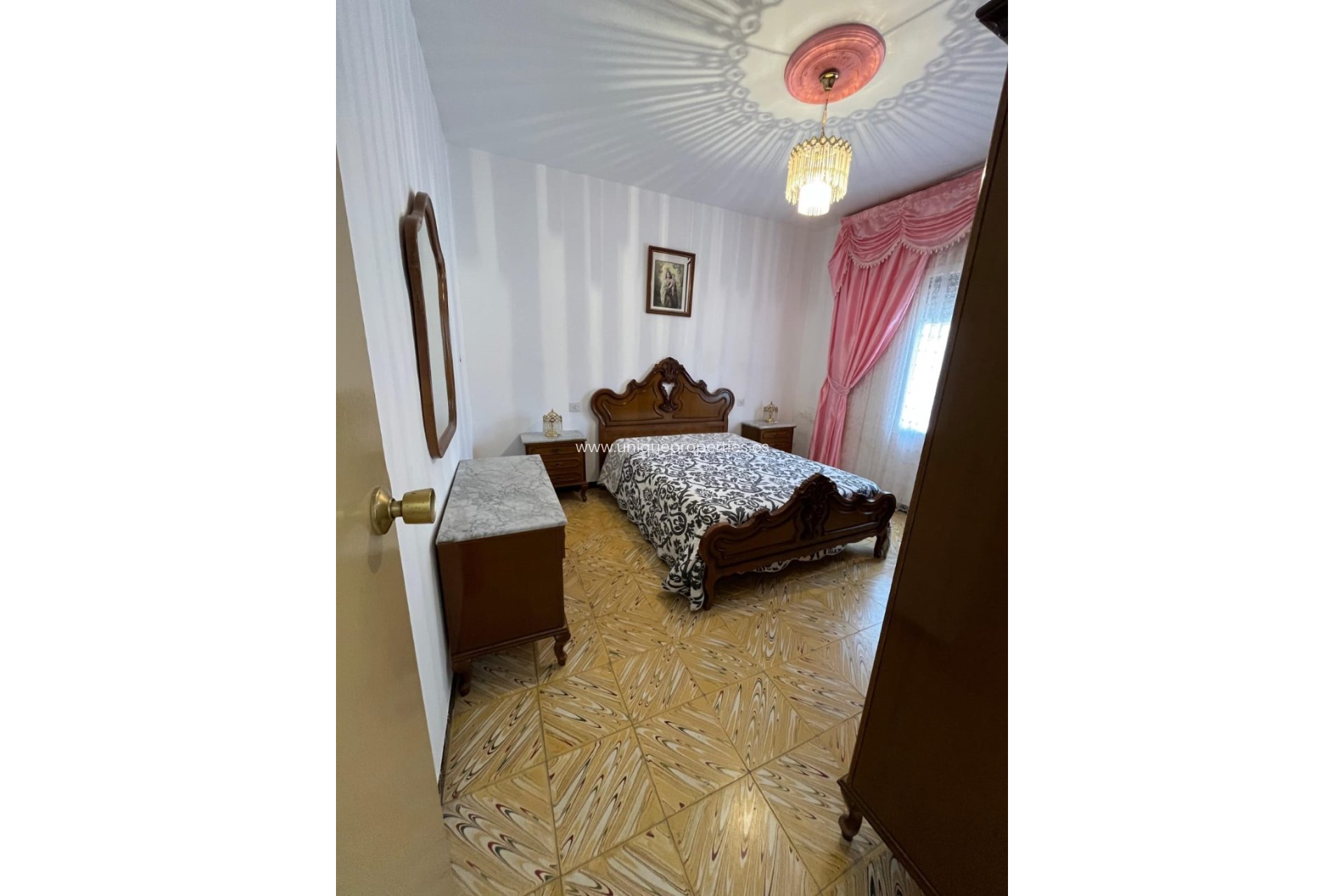 Herverkoop - Village House -
Cortes de Baza