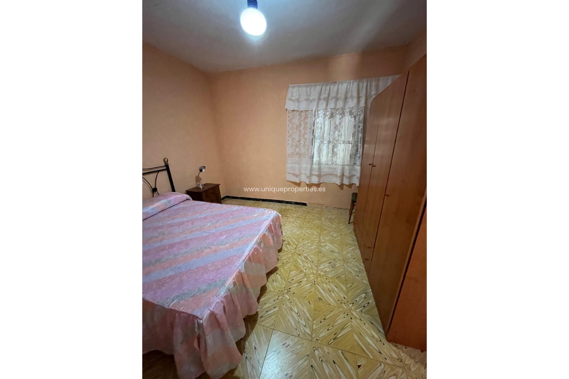 Herverkoop - Village House -
Cortes de Baza