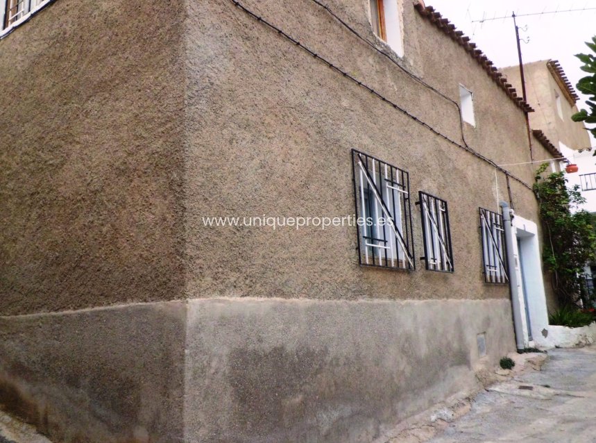 Herverkoop - Village House -
Higueral