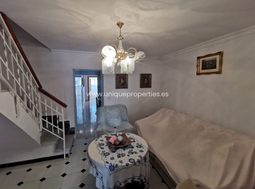 Herverkoop - Village House -
Lijar