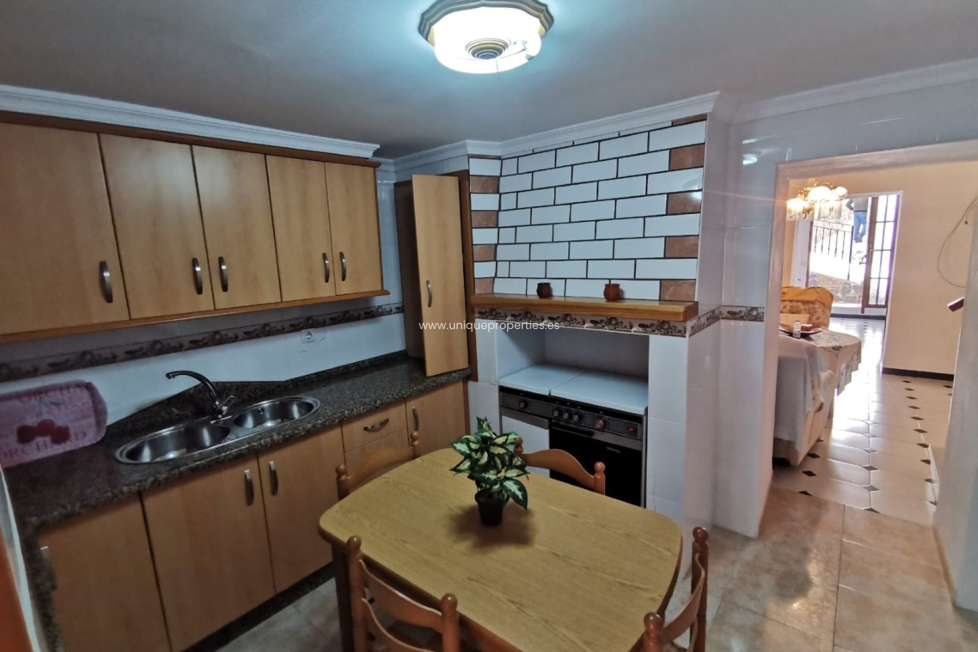 Herverkoop - Village House -
Lijar