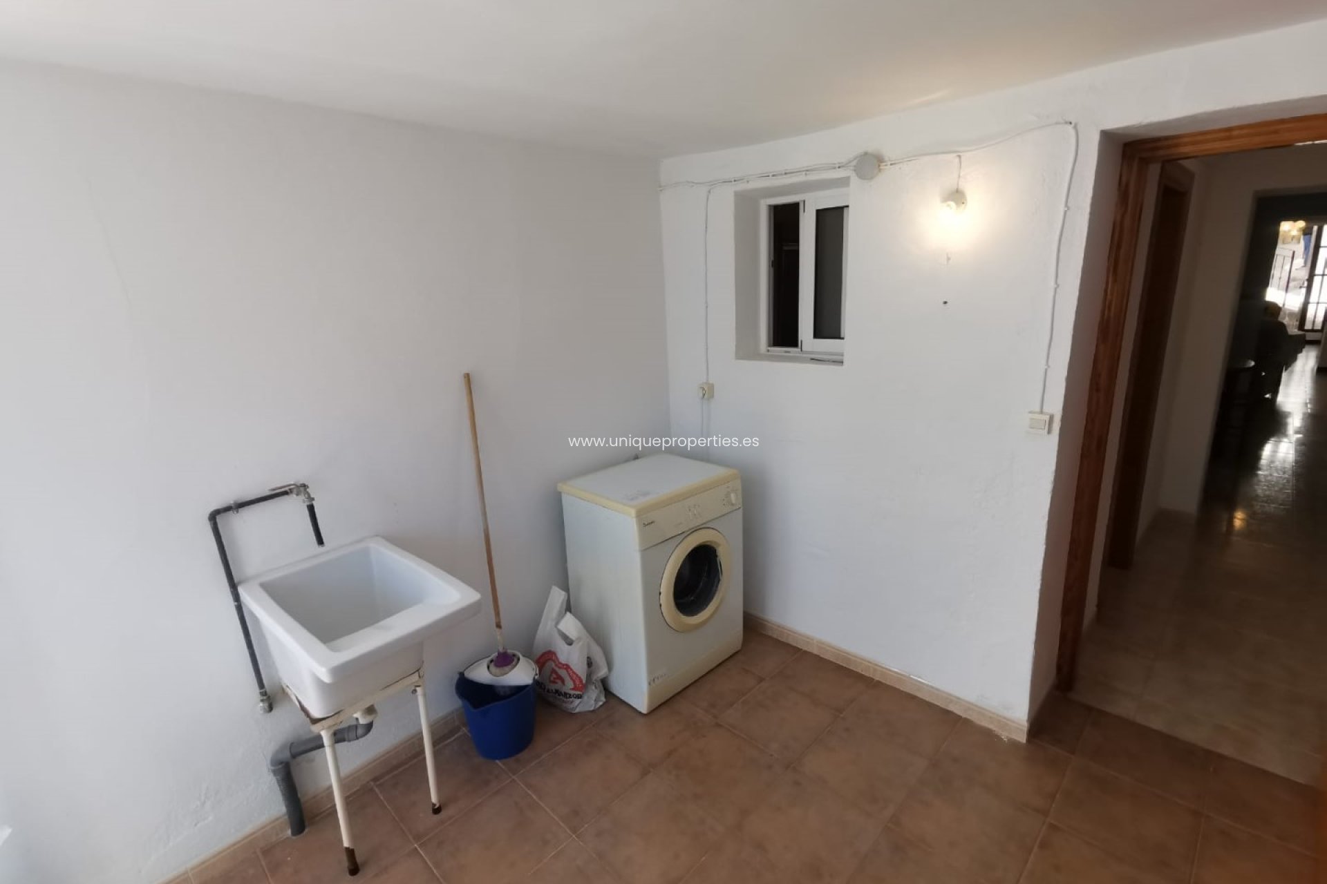 Herverkoop - Village House -
Lijar