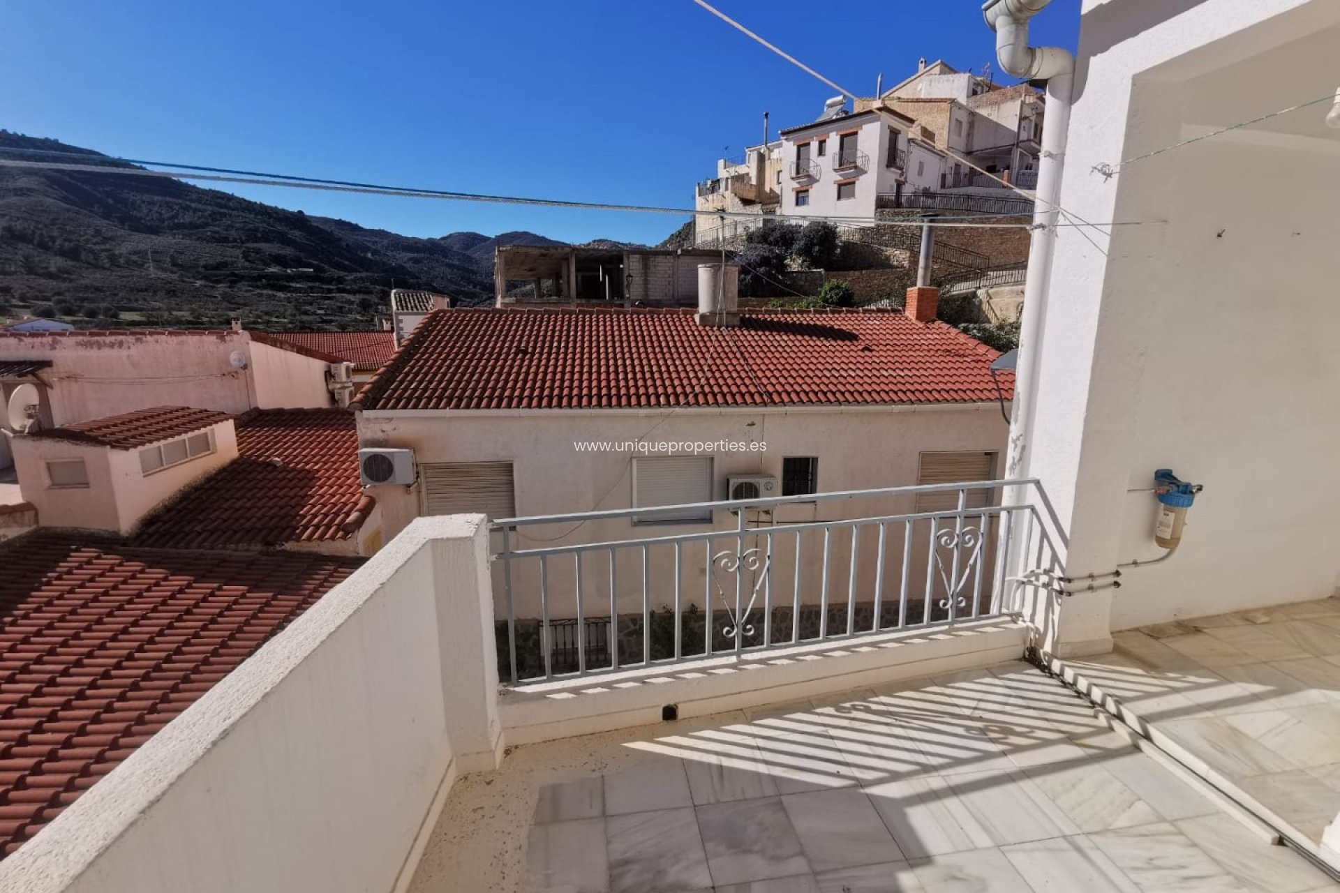 Herverkoop - Village House -
Lijar