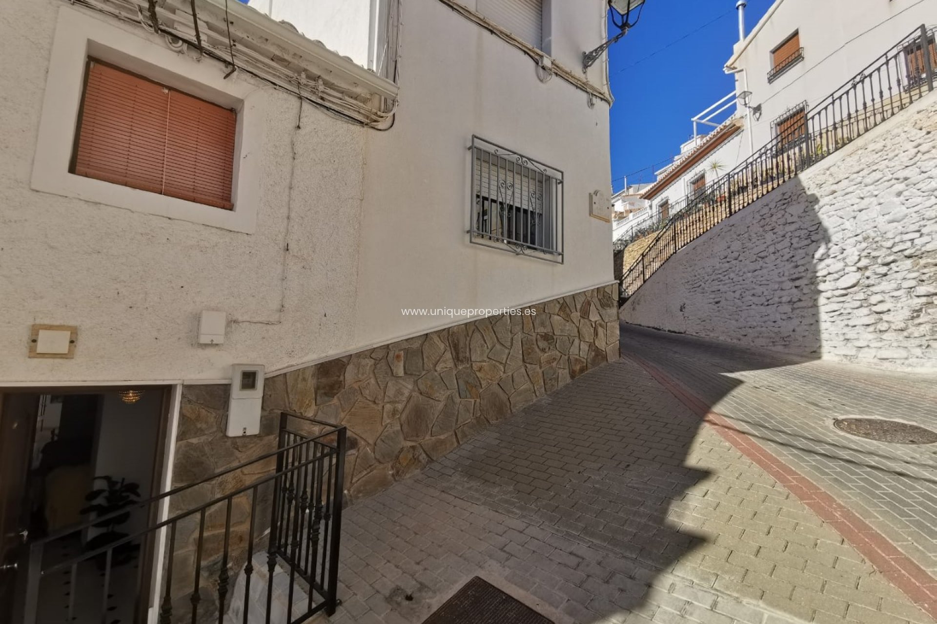 Herverkoop - Village House -
Lijar