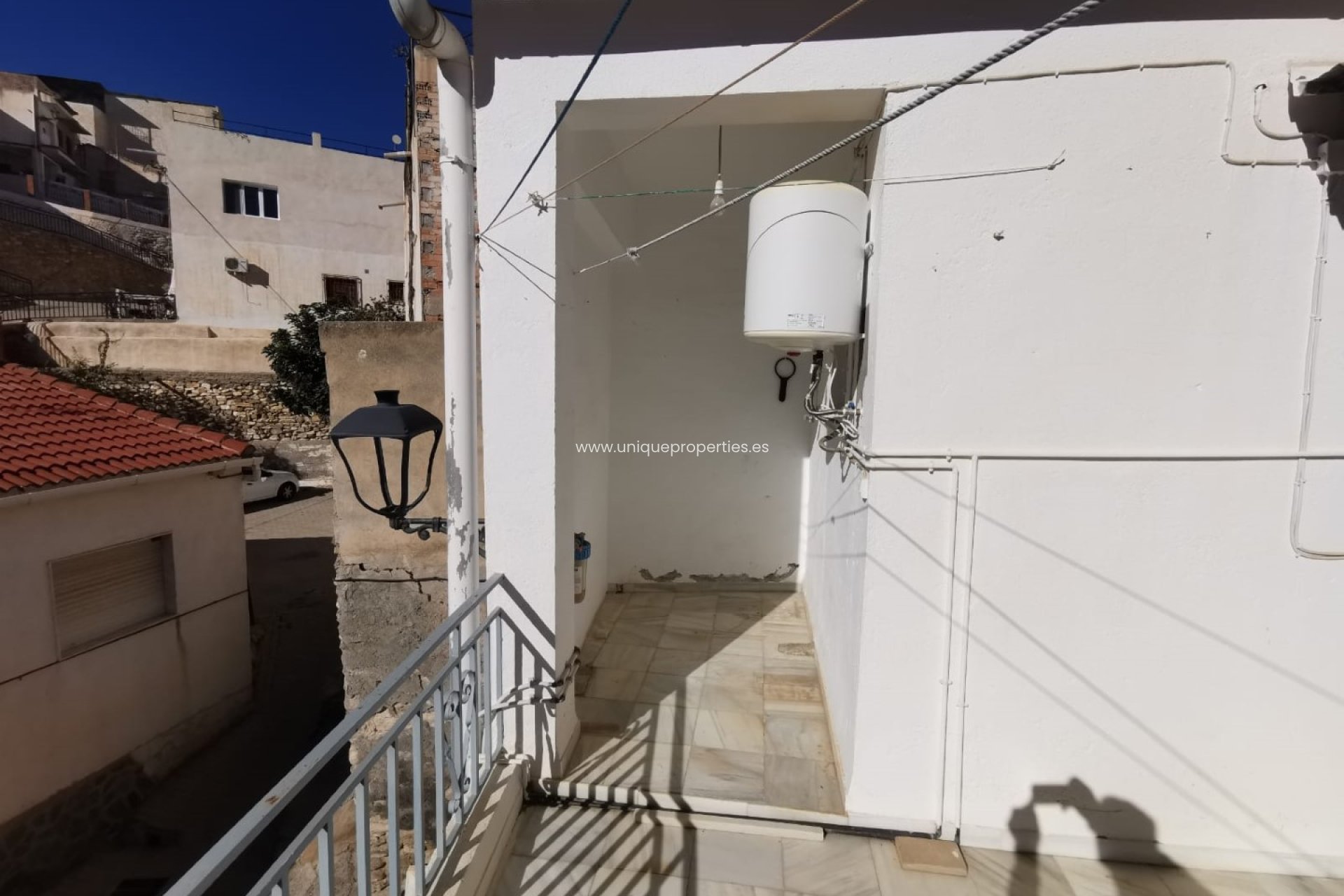 Herverkoop - Village House -
Lijar