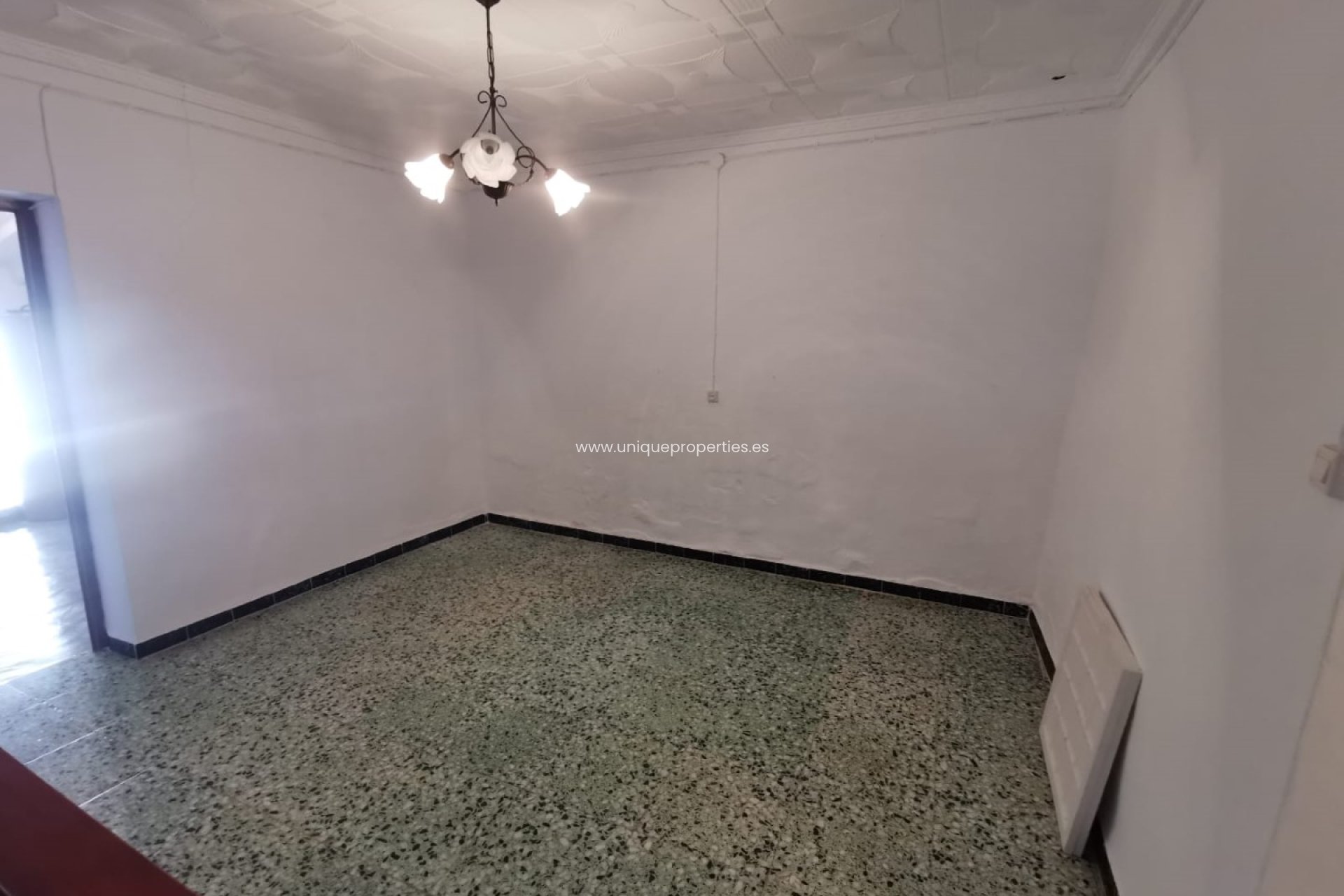 Herverkoop - Village House -
Lijar