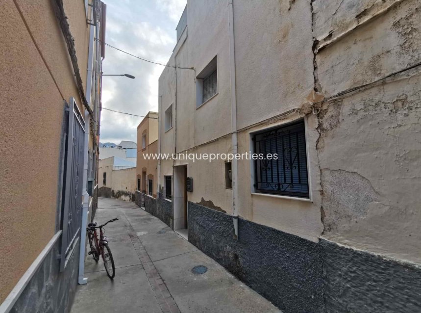 Herverkoop - Village House -
Macael