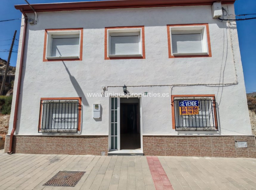 Herverkoop - Village House -
Partaloa