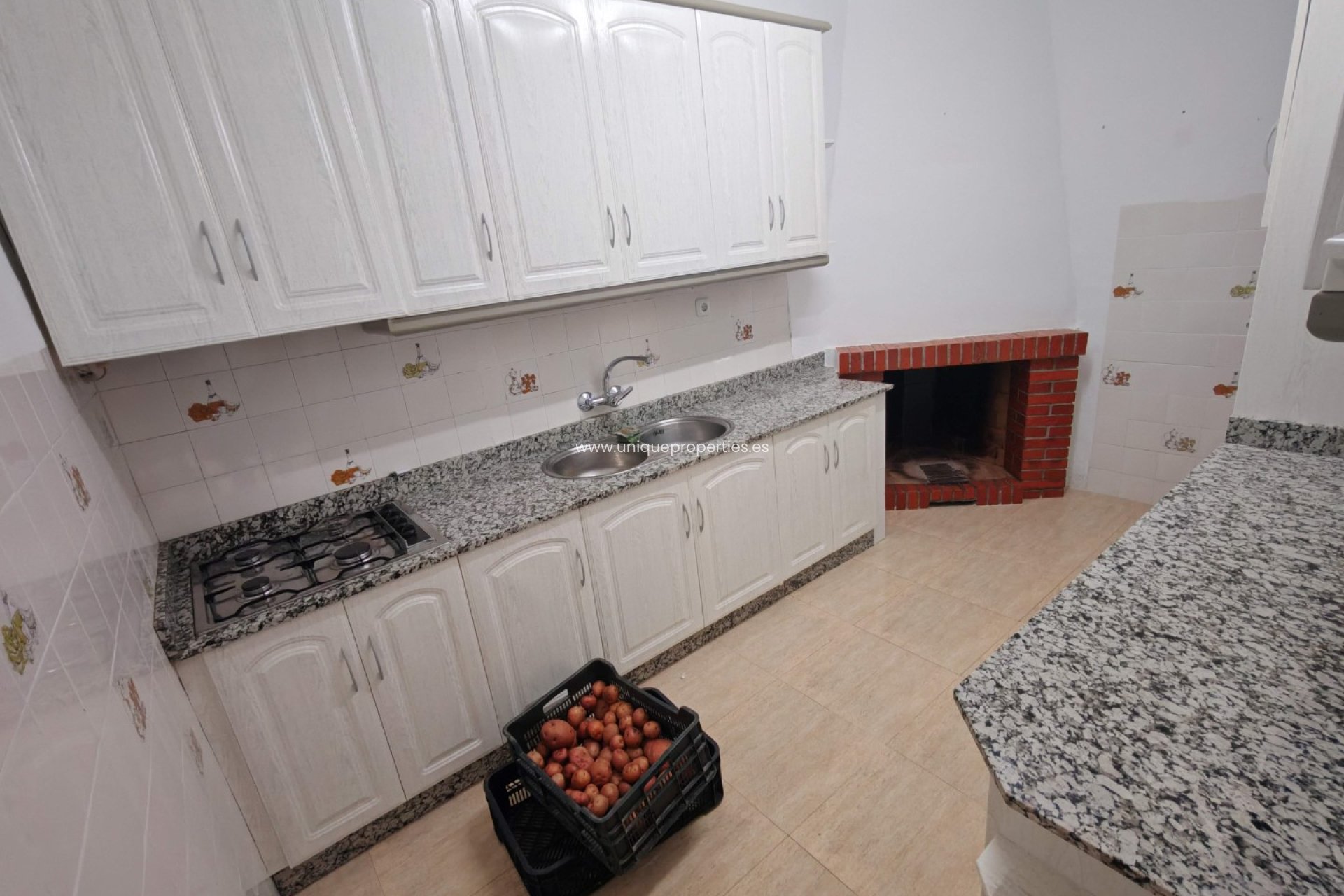Herverkoop - Village House -
Partaloa