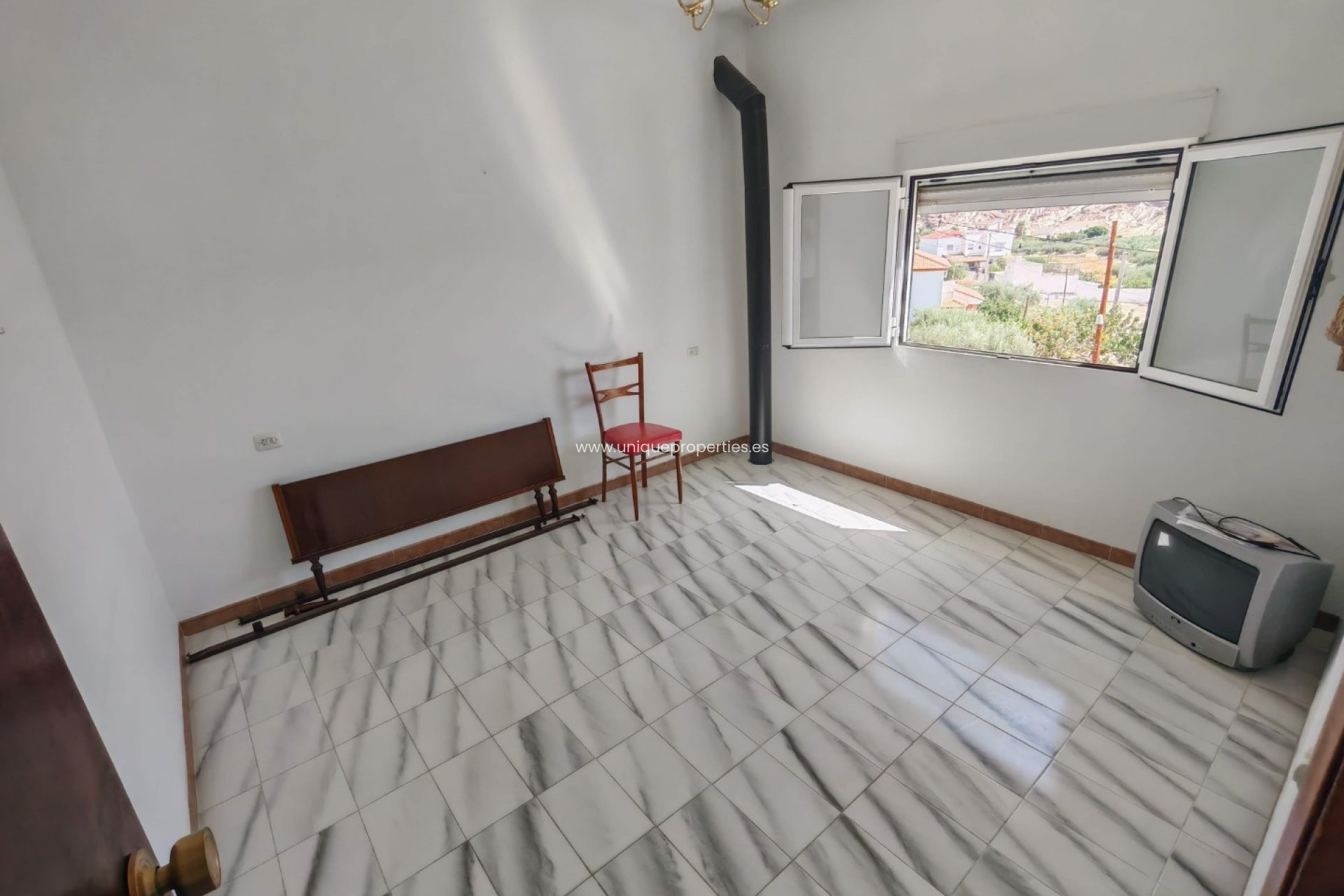 Herverkoop - Village House -
Partaloa