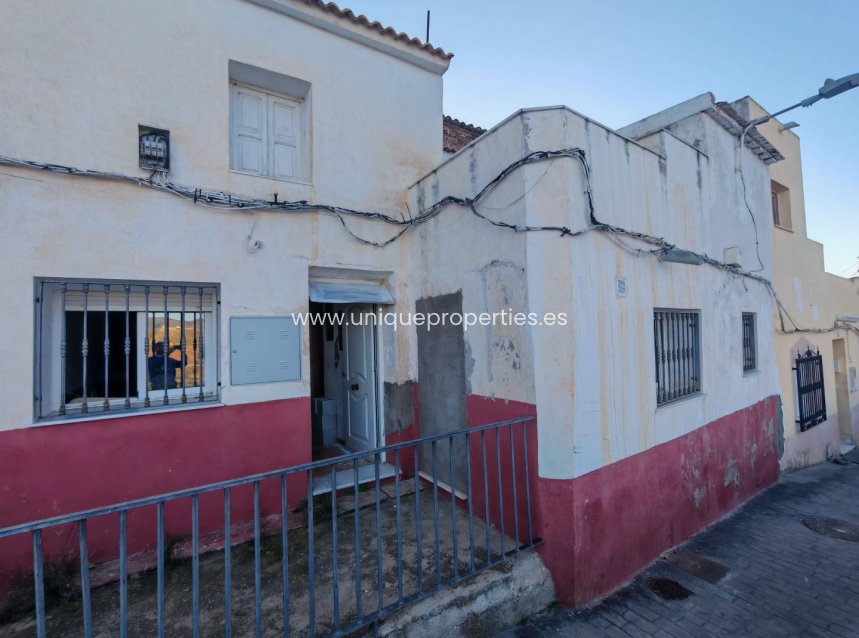 Herverkoop - Village House -
Purchena