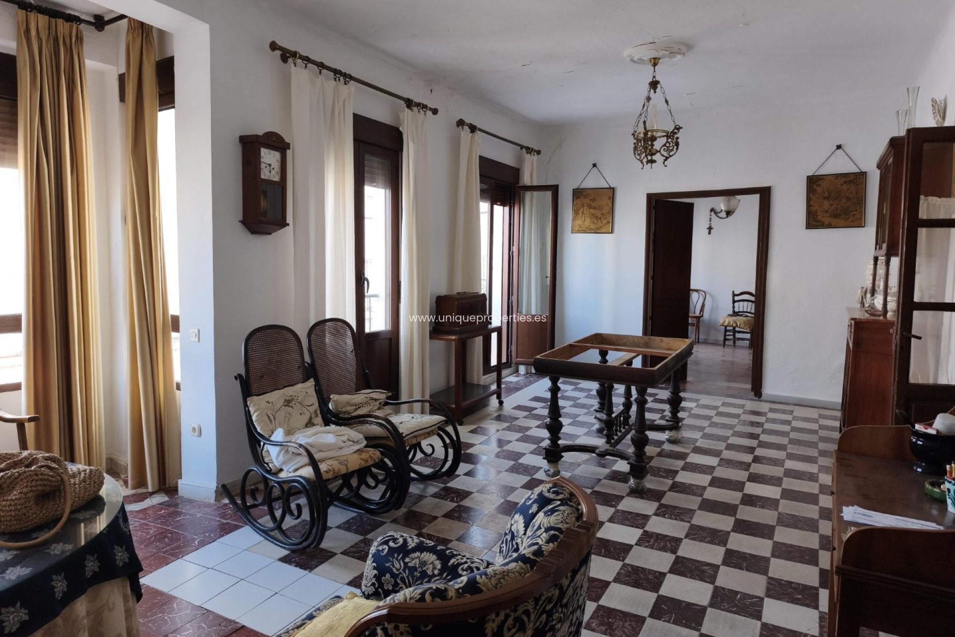 Herverkoop - Village House -
Seron