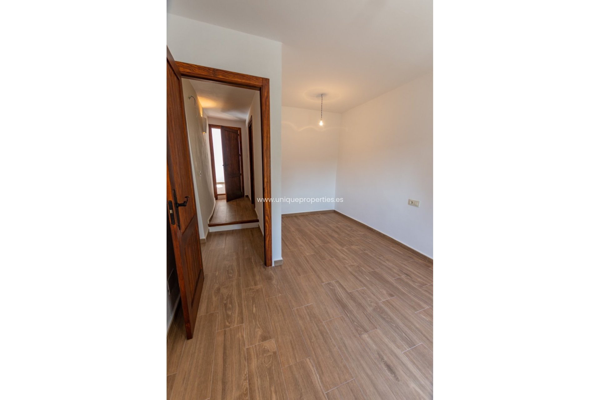 Herverkoop - Village House -
Somontin