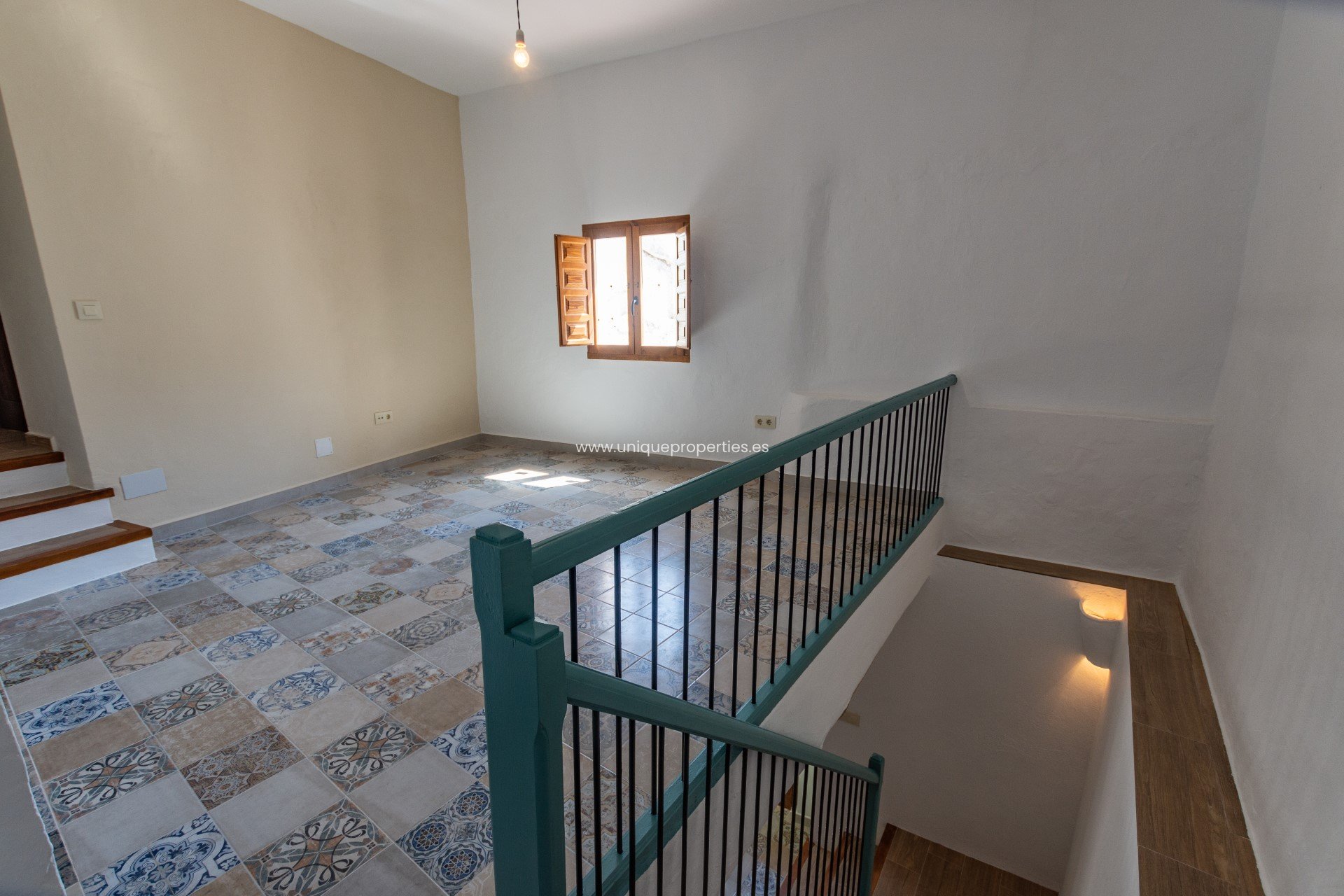 Herverkoop - Village House -
Somontin