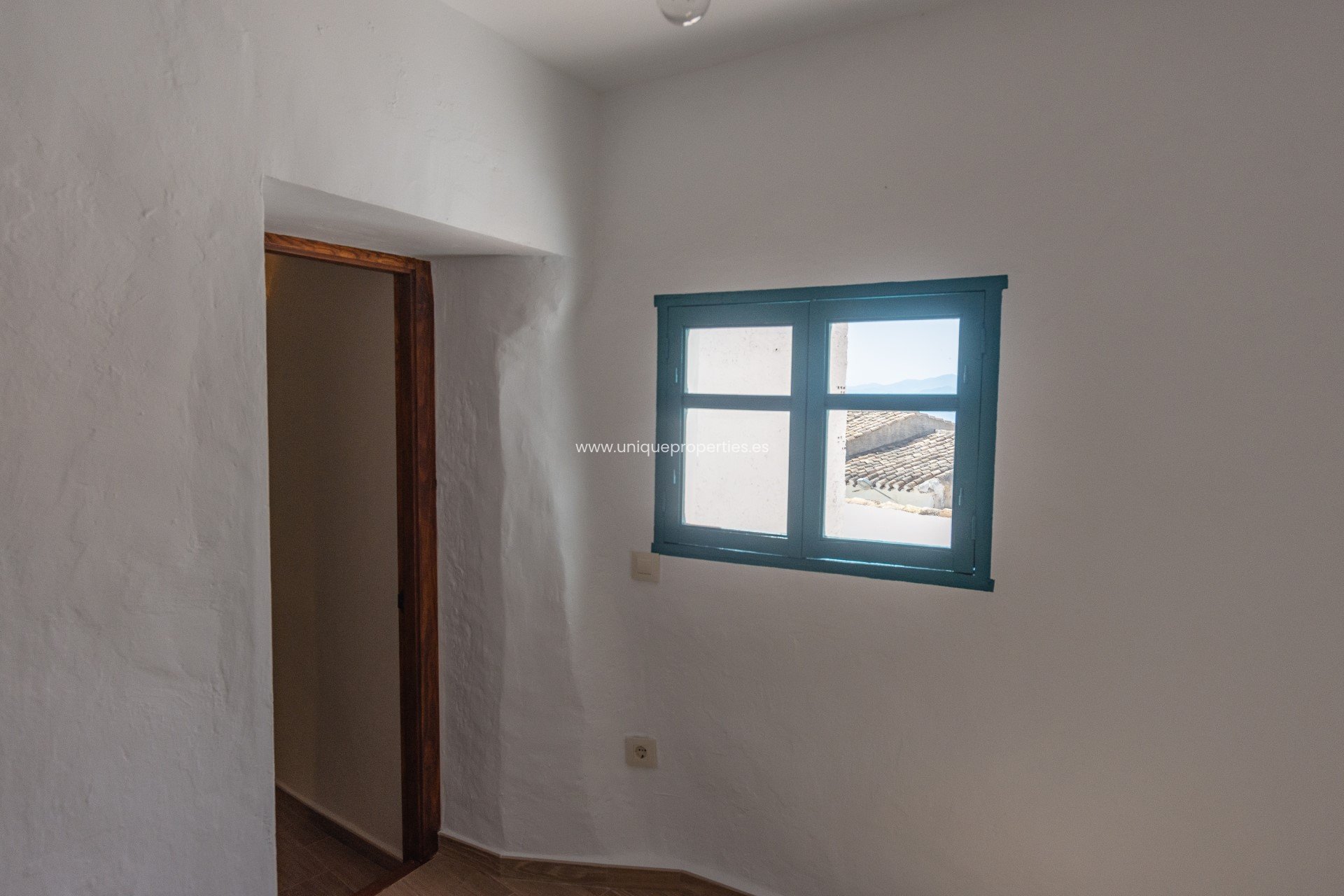 Herverkoop - Village House -
Somontin