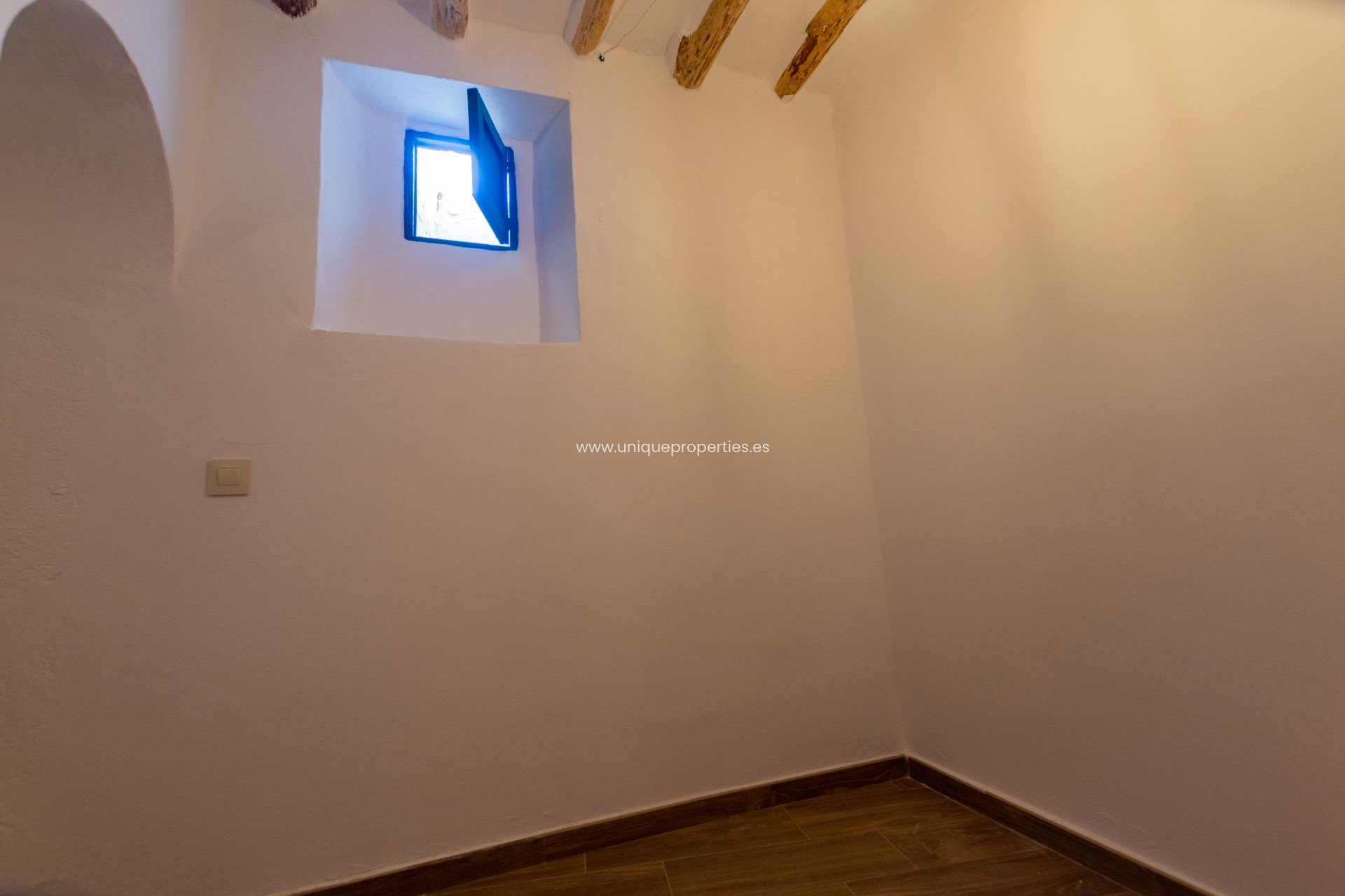 Herverkoop - Village House -
Somontin