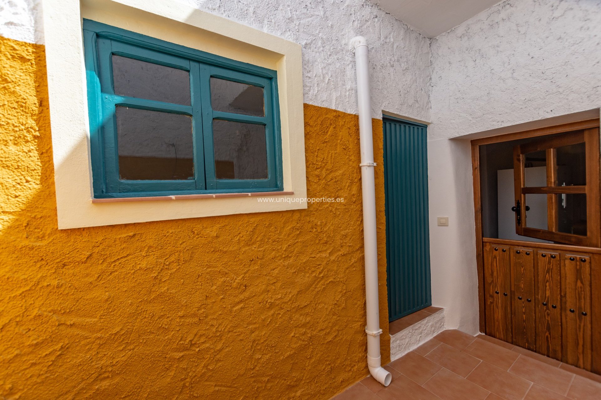 Herverkoop - Village House -
Somontin